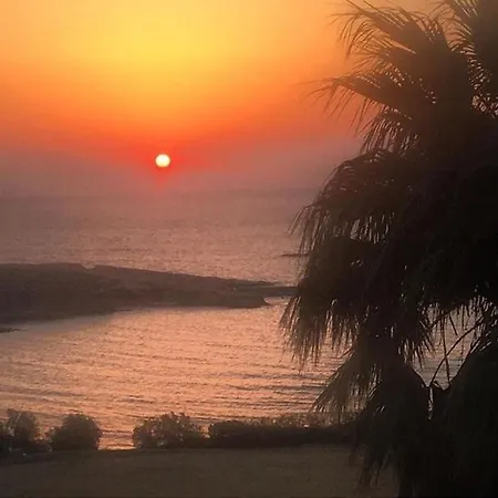 Three Palm House Lägenhet Parasporos