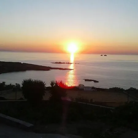 Three Palm House Lägenhet Parasporos