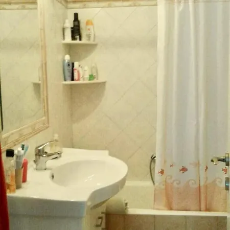 Three Palm House Параспорос