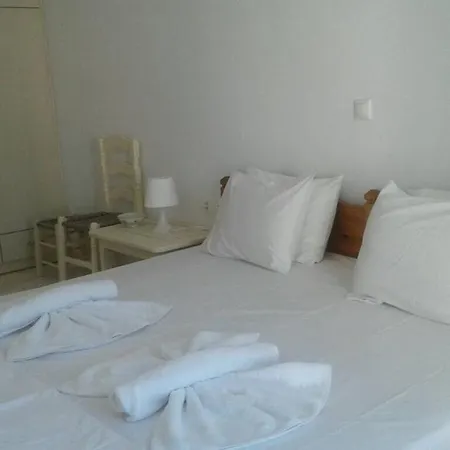 Three Palm House Параспорос