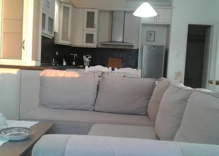 Three Palm House * Parasporos