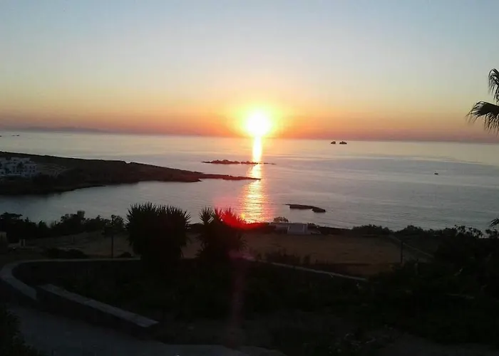 Three Palm House Apartment Parasporos