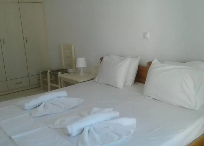 Three Palm House Parasporos